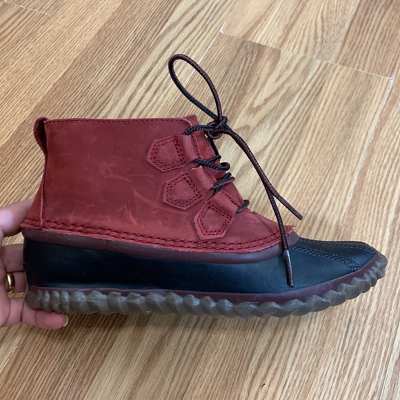 Sorel Red and Black Winter Boots - Picture 4 of 16